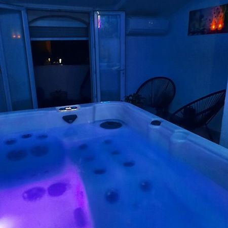 Maison Avec Jacuzzi Saint-Mitre-les-Remparts Buitenkant foto