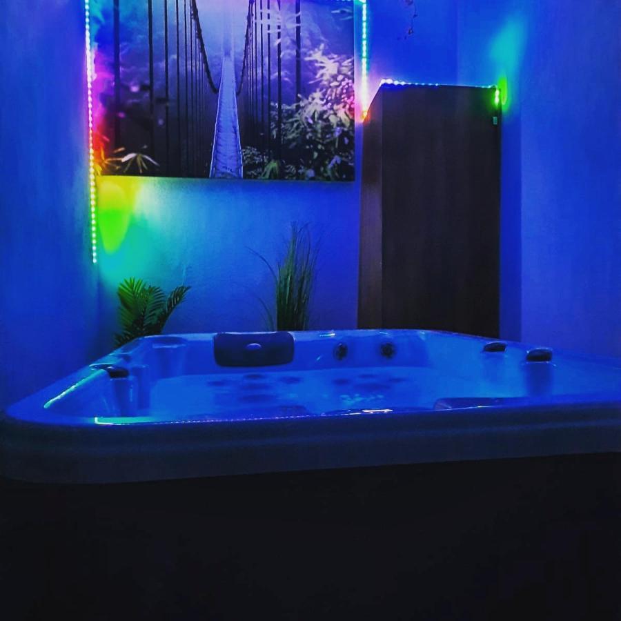 Maison Avec Jacuzzi Saint-Mitre-les-Remparts Buitenkant foto