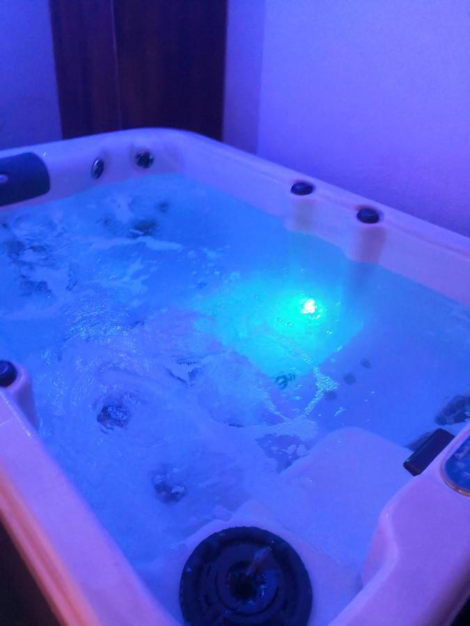 Maison Avec Jacuzzi Saint-Mitre-les-Remparts Buitenkant foto